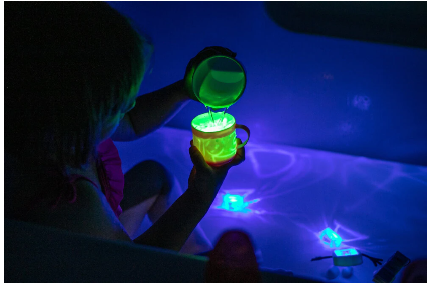 Glo Pals Pippa - Green Light Up Cubes