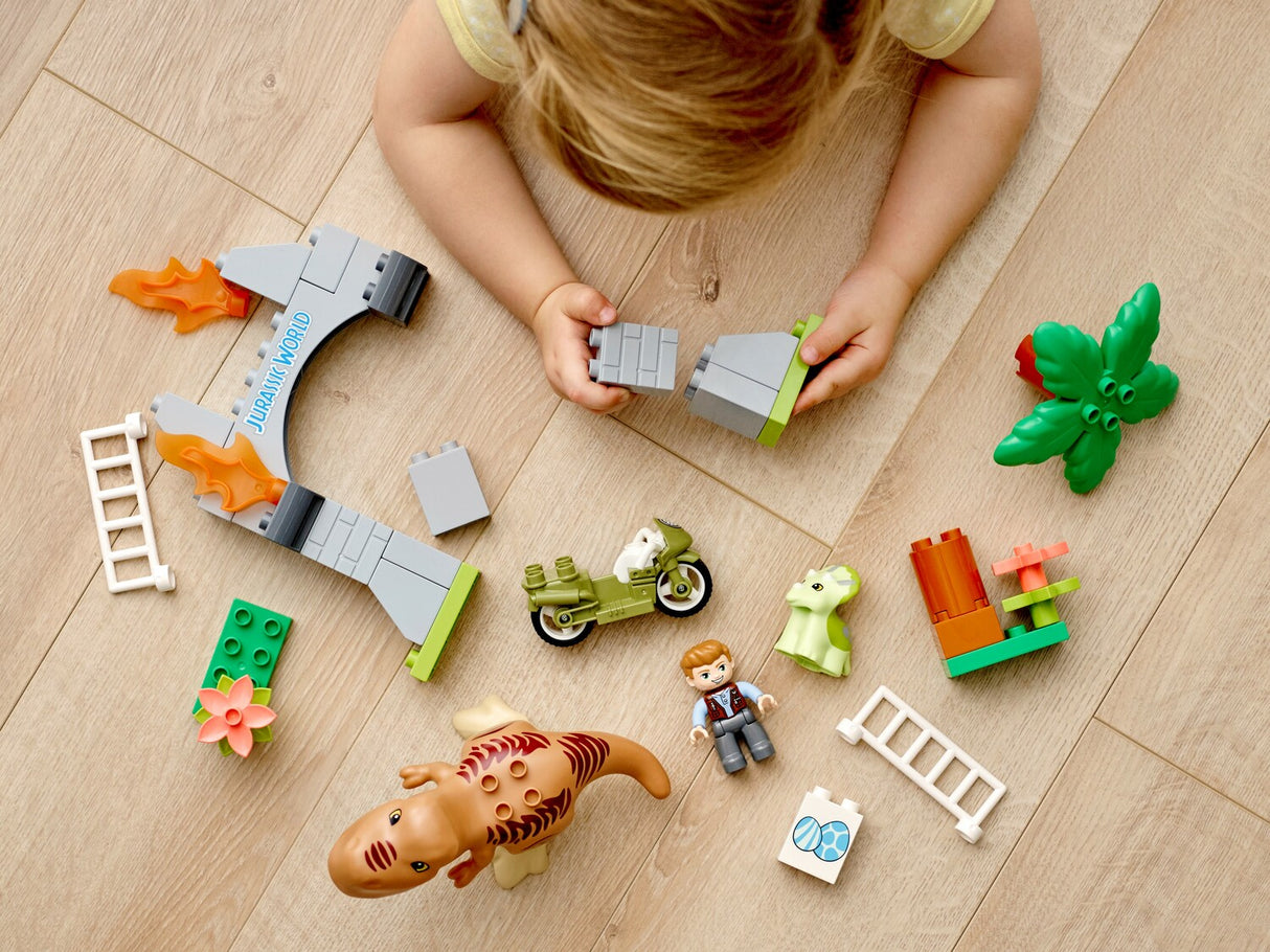 LEGO Jurassic World: T. rex and Triceratops Dinosaur Breakout