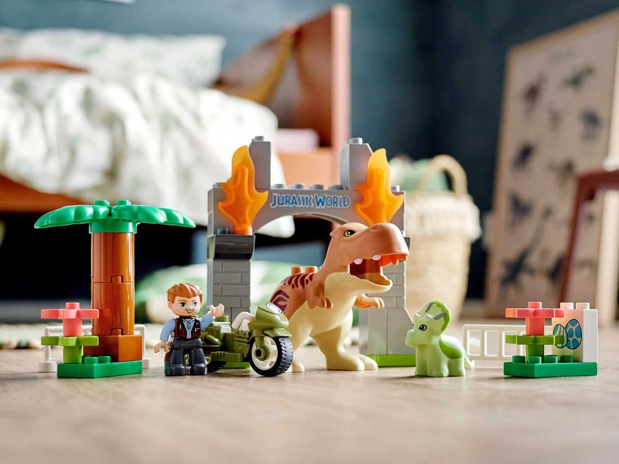 LEGO Jurassic World: T. rex and Triceratops Dinosaur Breakout