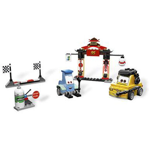 LEGO 8206 - Cars 2 Tokyo Pit Stop 147pcs