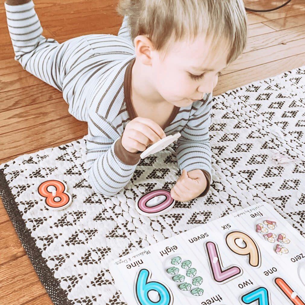 See-Inside Numbers Peg Puzzle