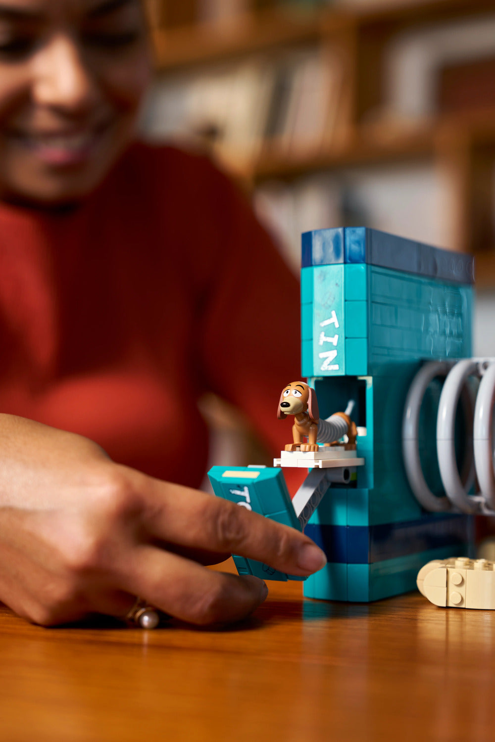 LEGO® ǀ Disney and Pixar Toy Story Slinky Dog Bookends