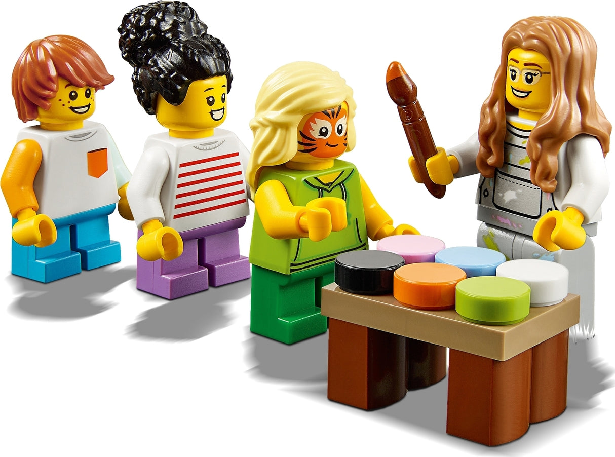 60234 People Pack Fun Fair City