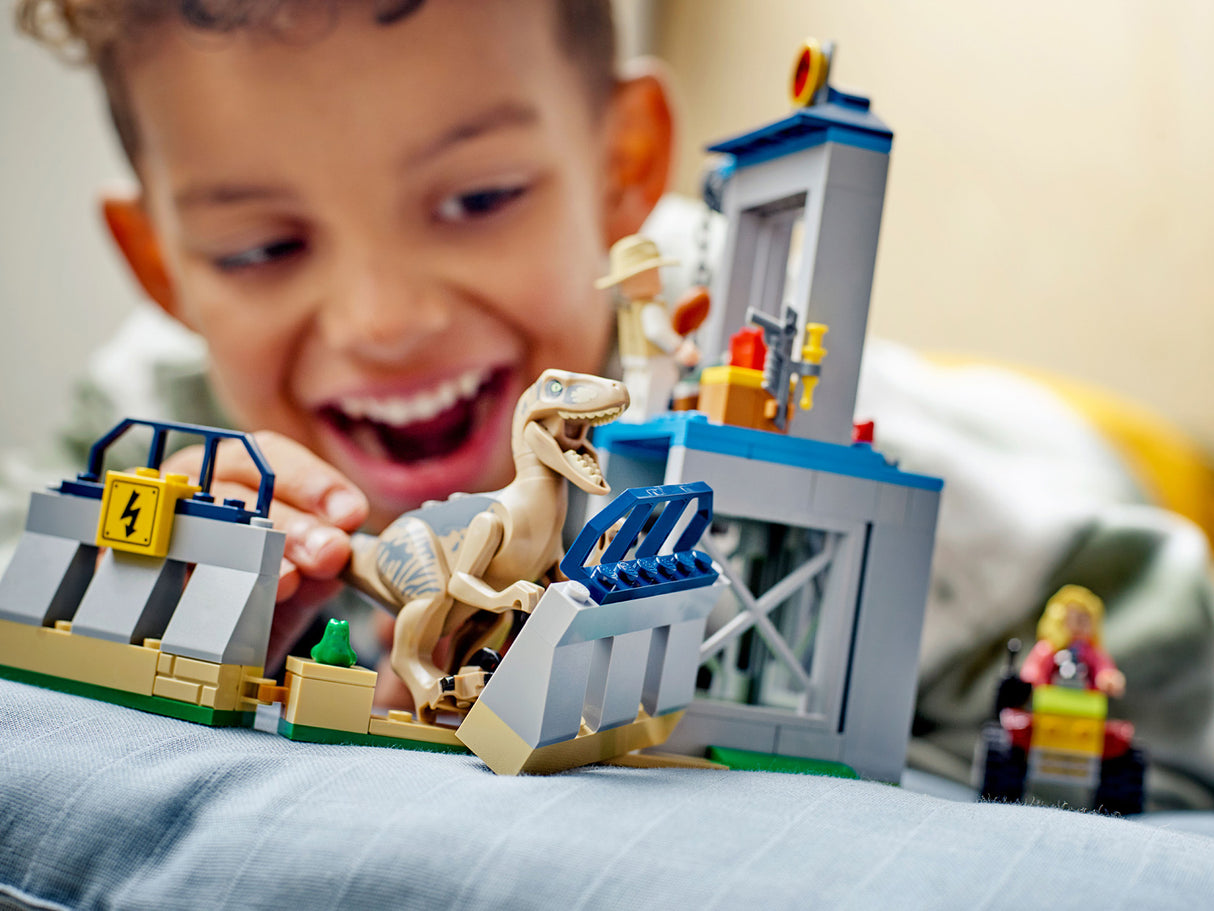 LEGO JURASSIC PARK Velociraptor Escape