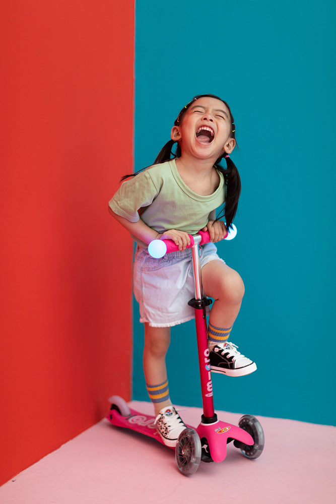 Micro Mini Deluxe Magic Scooter - Pink