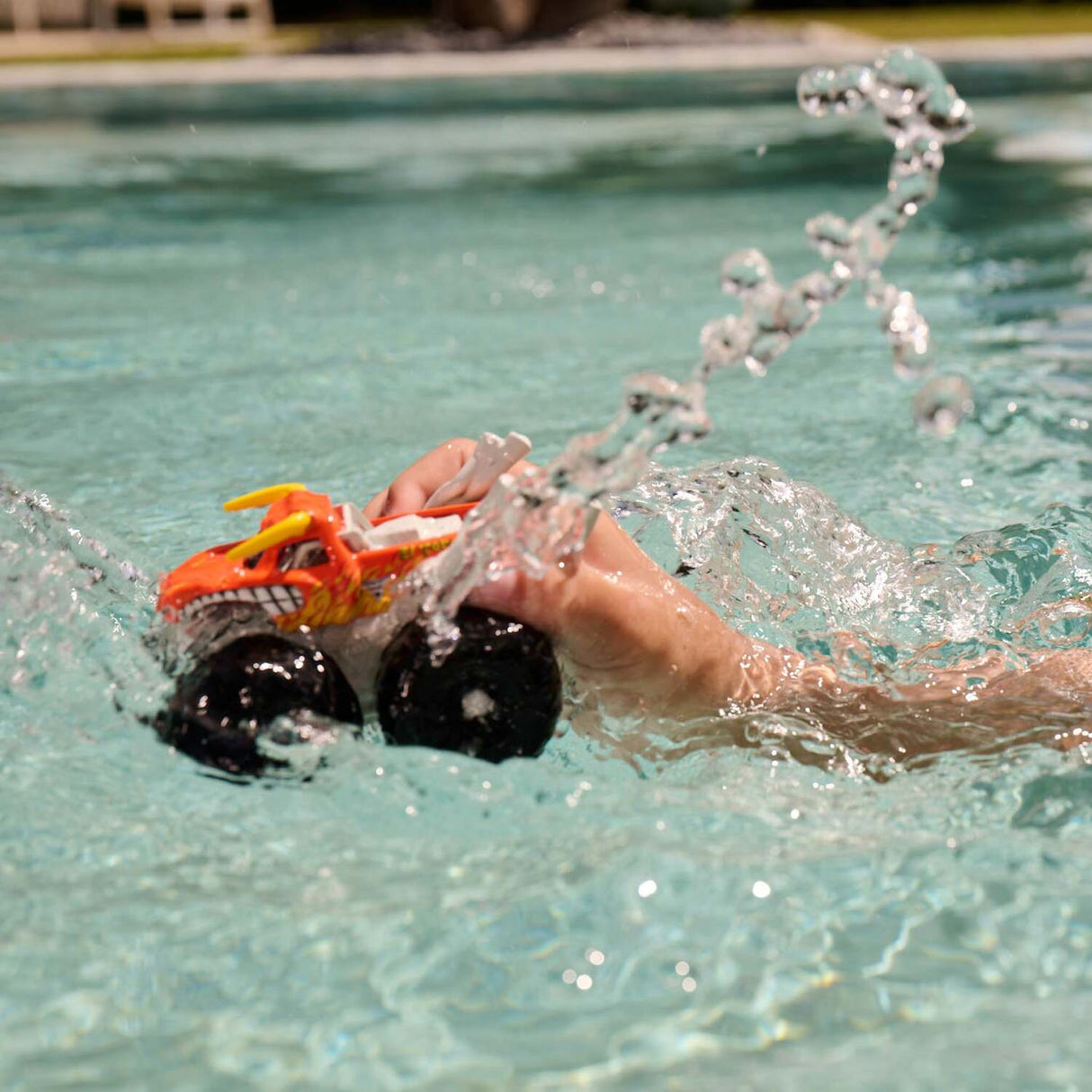 Swimways Monster Jam Wave Sprayers: El Toro Loco & Megalodon